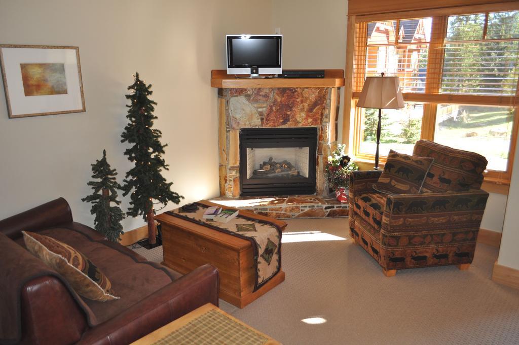 Red Mountain Village Condos Rossland Room photo