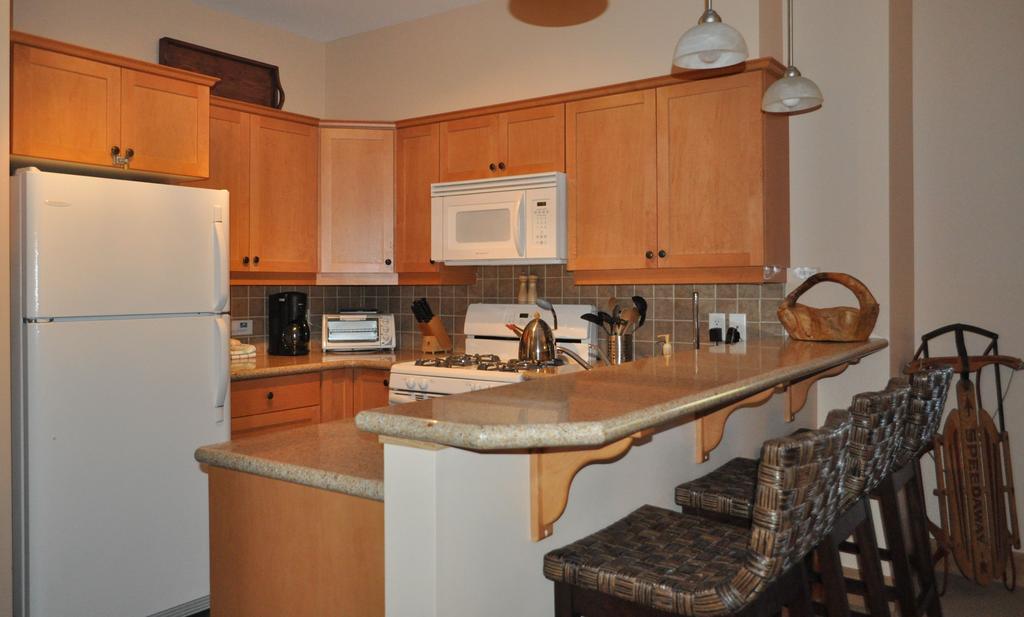 Red Mountain Village Condos Rossland Room photo